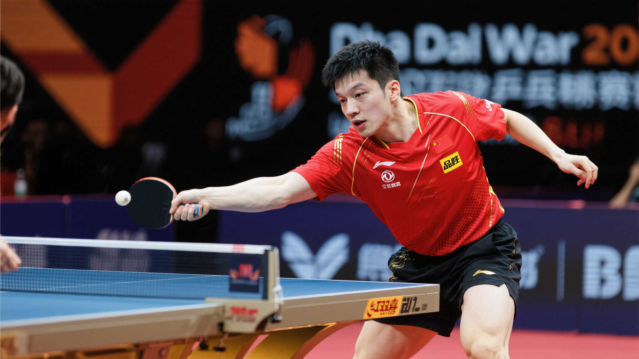 (体育)(5)乒乓球——多哈世乒赛:梁靖崑顺利挺进男单32强 (体育)(5)乒乓球——多哈世乒赛:梁靖崑顺利挺进男单32强